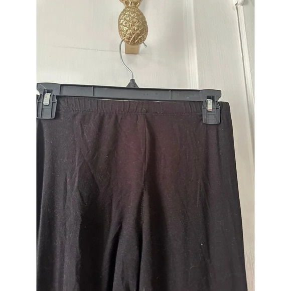 Forever21 women’s size medium black bell bottom leggings - Picture 7 of 7